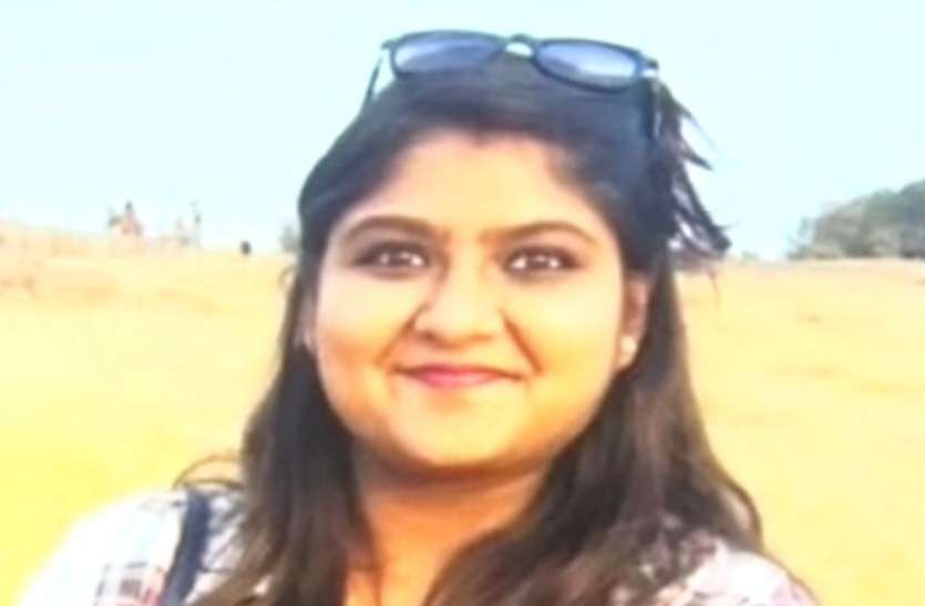 Breaking : कॉलेज के लिए तैयार होने बाथरूम गई इंजीनियरिंग छात्रा, थोड़ी देर में हुई मौत, मां की निकली चीख Breaking : कॉलेज के लिए तैयार होने बाथरूम गई इंजीनियरिंग छात्रा, थोड़ी देर में हुई मौत, मां की निकली चीख