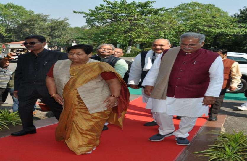 भूपेश बोले-सार्वजनिक उपक्रमों को बेचकर वंचित तबकों को आरक्षण से वंचित करना चाहती है केन्द्र सरकार भूपेश बोले-सार्वजनिक उपक्रमों को बेचकर वंचित तबकों को आरक्षण से वंचित करना चाहती है केन्द्र सरकार