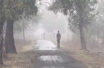 Dense fog, light rain occurred since morning सुबह से छाया रहा घना कोहरा, हुई हल्की बारिश