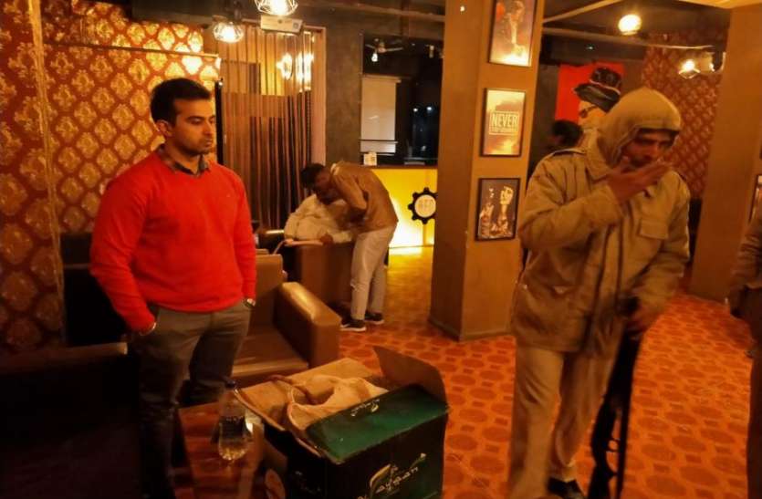 जोधपुर: हुक्का बार में मिल रहे छोरे-छोरियां जोधपुर: हुक्का बार में मिल रहे छोरे-छोरियां