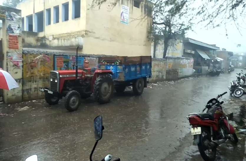 राज्य के कई जिलों में बारिश का दौर जारी राज्य के कई जिलों में बारिश का दौर जारी