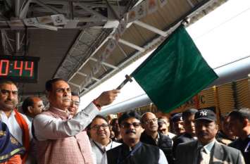Ahmedabad Mumbai Tejas Express देश की दूसरी 'तेजस' की शुरुआत, 19 से यात्री कर सकेंगे सफर
