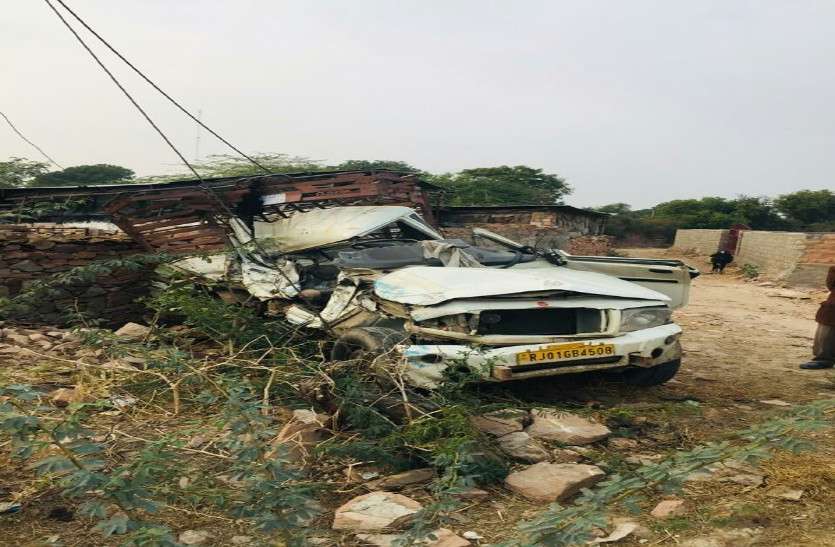 ओवरटेक के प्रयास में बस की पिकअप से भिड़ंत, एक की मृत्यु ओवरटेक के प्रयास में बस की पिकअप से भिड़ंत, एक की मृत्यु