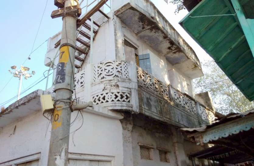 hoshangabad, khirkiya, gandhi chouk bhavan, prabhari mantri, revenue land transfer प्रभारी मंत्री ने दिया था भूमि हस्तांतरण का आदेश, फिर नपं को नहीं मिली गांधी चौक भवन की भूमि