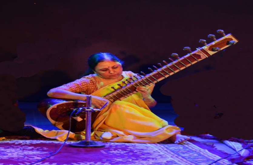 बचपन में नहीं पूरी हुई संगीत सीखने की तमन्ना तो फैमली ड्यूटी पूरी कर बचपन में नहीं पूरी हुई संगीत सीखने की तमन्ना तो फैमली ड्यूटी पूरी कर