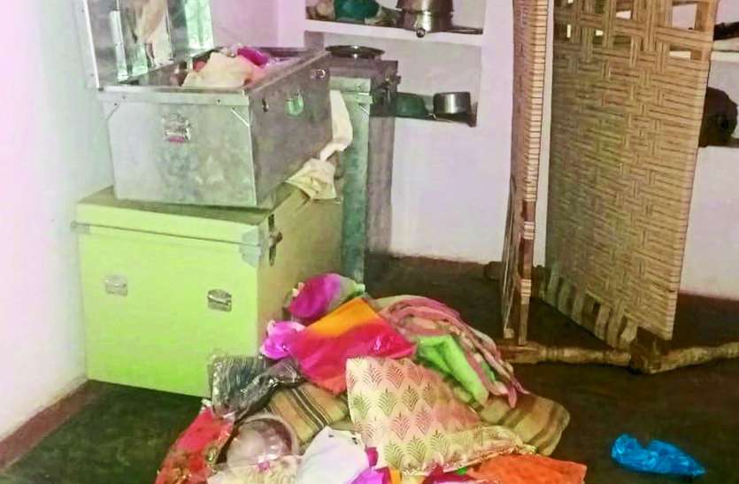 theft.jpg चोरों ने सूने मकानों को बनाया निशाना, हजारों के जेवरात सहित नकदी हुई पार