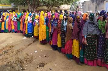 panchayat election rajasthan अलवर में गांव की सरकार चली तीन कदम