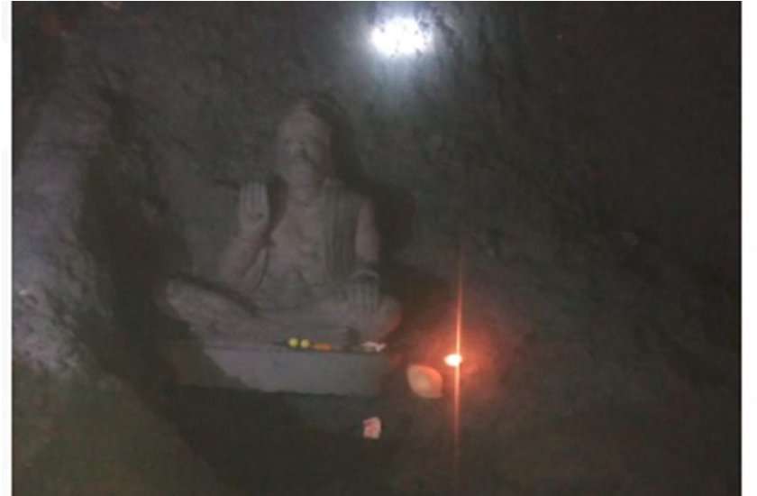 हनुमान जी के सामने जप लें इनमें से कोई भी एक मंत्र, हर पल दिखेंगे चमत्कार