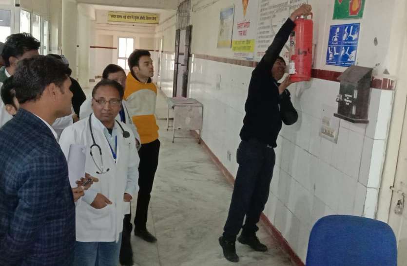 टीम आने से पहले मरीज से उलझी नर्से,बोली छुट्टी हो गई बाहर निकलो टीम आने से पहले मरीज से उलझी नर्से,बोली छुट्टी हो गई बाहर निकलो