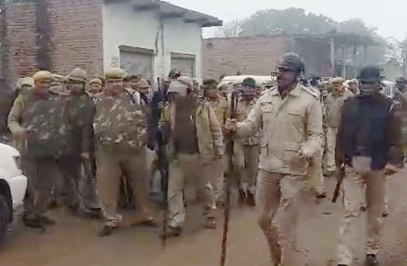 पंचायत चुनाव: कैथवाड़ा व बमनवाड़ी में भिड़े दो पक्ष, फायरिंग के बाद बाजार बंद पंचायत चुनाव: कैथवाड़ा व बमनवाड़ी में भिड़े दो पक्ष, फायरिंग के बाद बाजार बंद