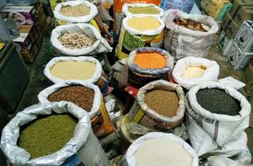 dal removed from the common man's plate आम आदमी की थाली से दूर हो गई दाल