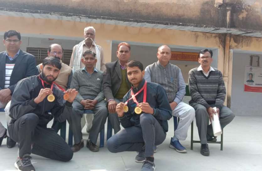 दो खिलाडिय़ों ने जीते स्वर्ण पदक, छायी खुशी दो खिलाडिय़ों ने जीते स्वर्ण पदक, छायी खुशी