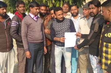 MLA Kunner reaches case of cleaning workers विधायक कुन्नर तक पहुंचा सफाई कर्मियों का मामला