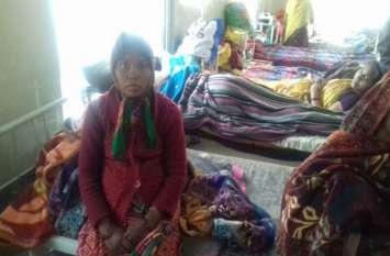 Newborn Admitted to SNCU due to deteriorating condition बड़ी लापरवाही: दुधमुंहे बच्चे को अस्पताल में आग में सेंका, जलने से हालत बिगड़ी