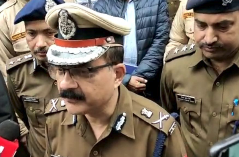 दो बच्चोंं और पत्नी की हत्या के बाद पति ने की आत्महत्या, जांच में जुटी पुलिस दो बच्चोंं और पत्नी की हत्या के बाद पति ने की आत्महत्या, जांच में जुटी पुलिस
