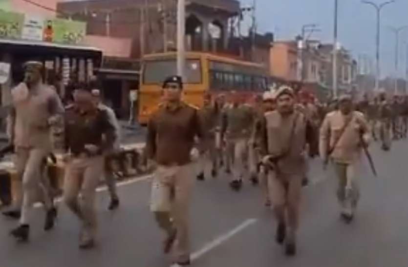 rampur.jpg Rampur: कड़ाके की ठंड में SP ने 650 पुलिसकर्मियों को 5 किलोमीटर दौड़ाया