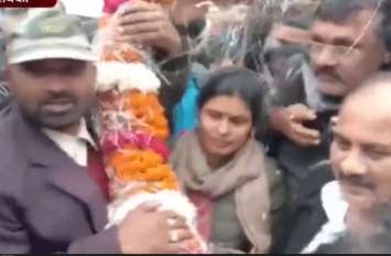 UP Minister Swati Singh and Dara Singh in Barabanki 32 आंगनबाड़ी कार्यकर्ता पुरस्कृत, मंत्री स्वाति सिंह और दारा सिंह भी पहुंचे