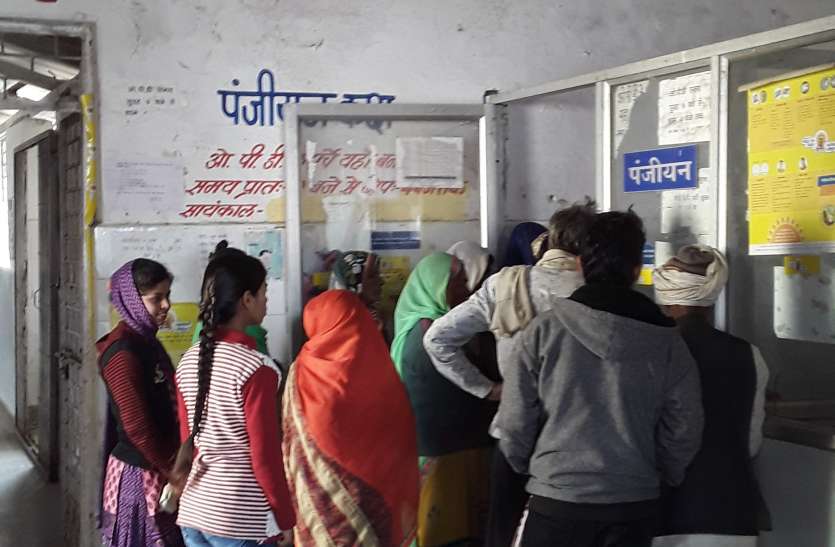 ग्यारसपुर। इस तरह अस्पताल में रहती है प्रतिदिन मरीजों की भीड़। एक डॉक्टर के भरोसे ग्यारसपुर का सामुदायिक स्वास्थ्य केंद्र