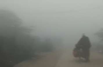 weather update in Rajasthan कोहरे के आगोश में शहर, धीमी हुई वाहनों की रफ्तार
