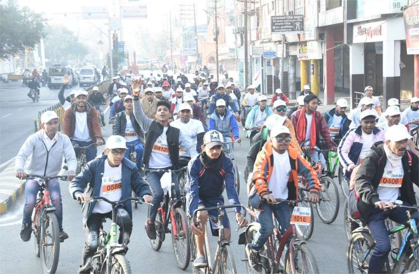 Bicycle ran on the streets, message given सड़कों पर दौड़ी साइकिल, दिया संदेश