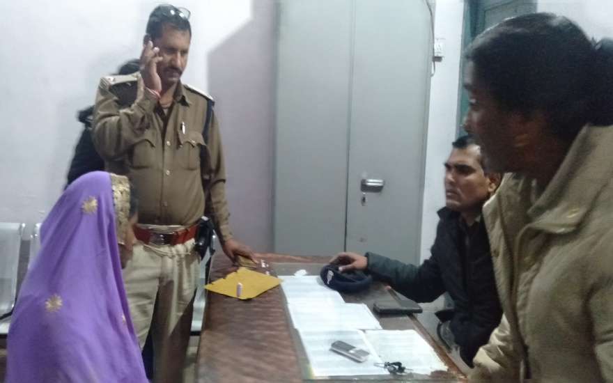 भूख और ठंड से गोद में ढाई साल के मासूम की मौत, सदमे में मां ने भी सेप्टिक टैंक में कूदकर की आत्महत्या की कोशिश