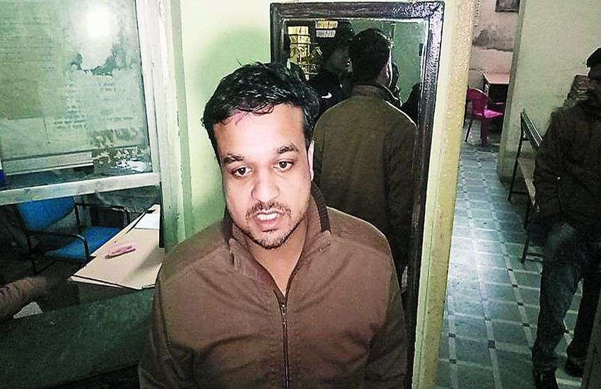 ज्वेलरी व्यापारी से चाकू की नोंक पर लूट, बदमाशों ने छीना सौ ग्राम सोना और आधा किलो चांदी से भरा बैग