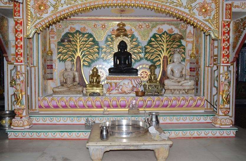 Thieves from Neminath Temple video : ..जैन मंदिर से अष्टधातु की 24 प्रतिमाएं पार
