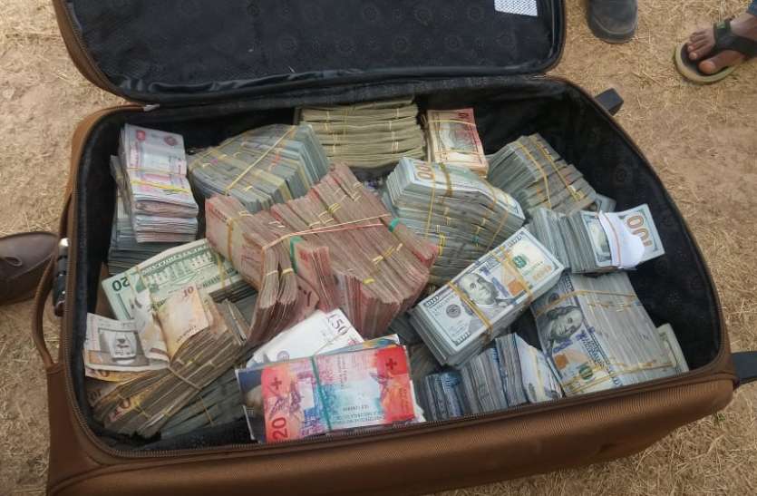 Suitcase filled with money सेकेंड हैंड सूटकेस ने खोली 50 वर्षीय शख्स की किस्मत, अंदर मिले 30 लाख रुपए