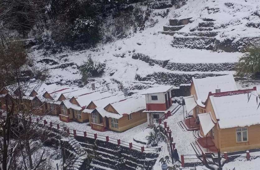 Snowfall continues in Jammu, Temperature will fall including Delhi जम्मू में बर्फबारी जारी, दिल्ली समेत इन इलाकों में गिरेगा और पारा