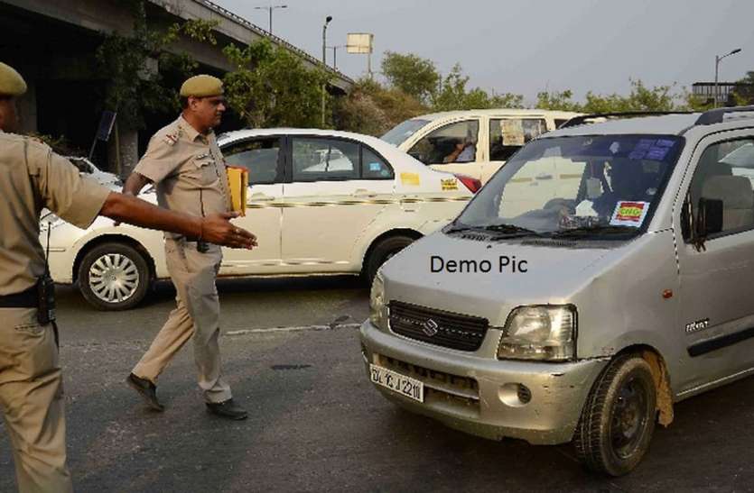 Police kept watching, The driver drove away the seized car पुलिस देखती रह गई, जब्त कार भगा ले गया चालक
