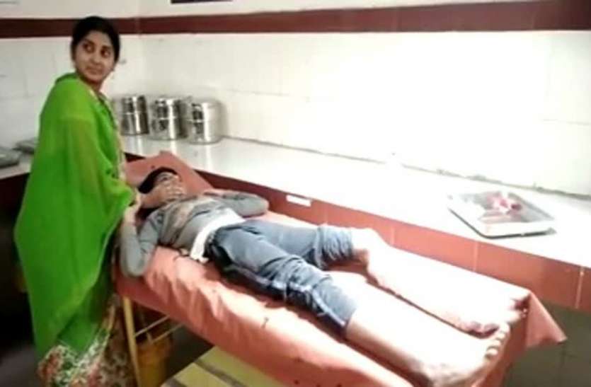 पूर्व मुख्यमंत्री के काफिले में शामिल होने वाली गाडी ने बच्चे को मारी टक्कर, तड़पता छोड़ हुए फरार पूर्व मुख्यमंत्री के काफिले में शामिल होने वाली गाडी ने बच्चे को मारी टक्कर, तड़पता छोड़ हुए फरार