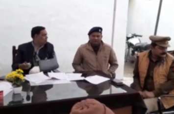 ASP Ashok Sharma in Savera App program Barabanki एएसपी अशोक शर्मा ने वरिष्ठ नागरिकों को बताईं सवेरा एप्प की खूबियां