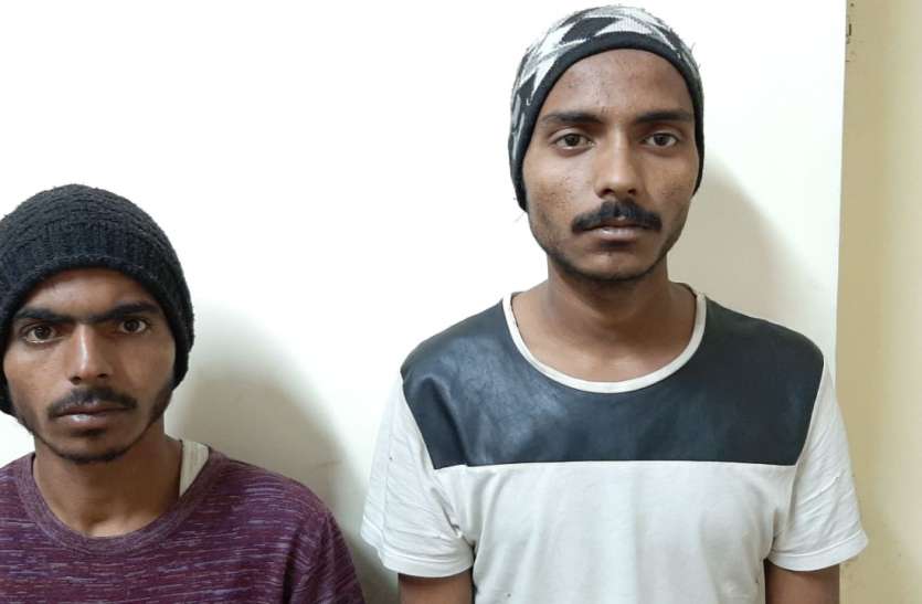 राहगीरों से मोबाइल छीनने वाले दो बदमाश गिरफ्तार राहगीरों से मोबाइल छीनने वाले दो बदमाश गिरफ्तार