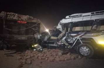 Riding vehicle collides in parked tractor trolley, girl dies - 13 inju खड़ी टै्रक्टर ट्रोली में सवारी गाड़ी ने टक्कर मारी, बालिका की मौत-13 लोग घायल