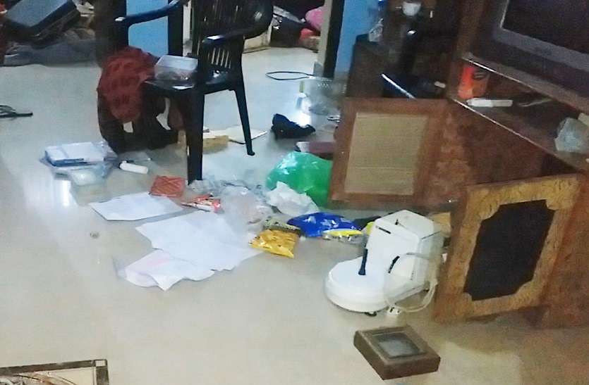 पहले खाई मिठाई फिर सूने मकान से पार किया सात लाख का माल पहले खाई मिठाई फिर सूने मकान से पार किया सात लाख का माल