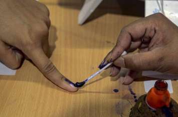 rajasthan panchayat election 2020 second phase सरपंच पद के लिए रोचक मुकाबले: पति के सामने पत्नी ने ठोकी ताल, भाई-भाई और देवरानी-जेठानी आमने-सामने