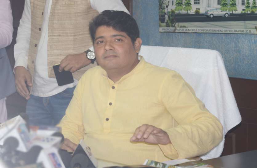 ezaz_dhebar_mahapour_raipur.jpg रायपुर नगर निगम: महापौर की MIC में सिर्फ चार नए नवेले पार्षद को मौका, बाकी सब सीनियर पार्षद शामिल