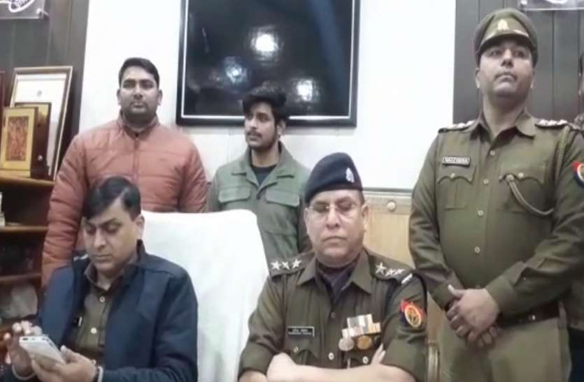 ghaziabad.jpg बैंक से डाटा चुराकर फर्जी आधार कार्ड बनाने वाला बैंककर्मी चढ़ा पुलिस के हत्थे