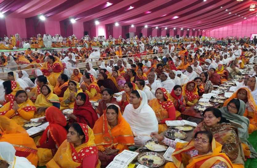 शांतिधारा के साथ सिद्धचक्र विधान का शुभारंभ, सभी 90 मंदिरों में हुआ अभिषेक शांतिधारा के साथ सिद्धचक्र विधान का शुभारंभ, सभी 90 मंदिरों में हुआ अभिषेक