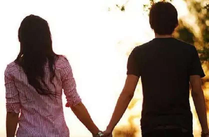 girlfriend brother and neighbour beaten boyfriend गर्लफ्रेंड से मिलने पहुंचे दो लडक़ों की बस्ती वालों और घरवालों ने की जमकर धुनाई, ऐसे जान बचाई