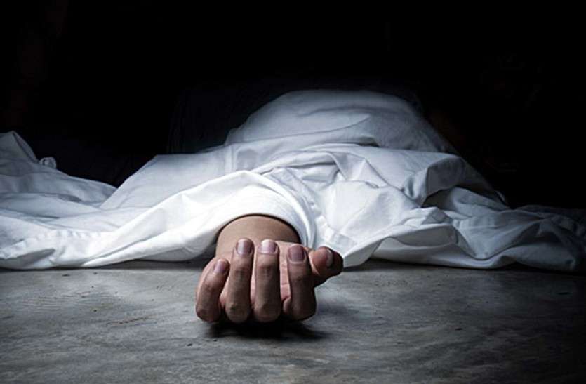 murdered.jpg धारदार हथियार से युवक की हत्या, शिनाख्त न हो इसलिए चेहरा कूंच दिया