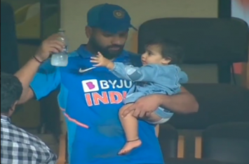 Rohit Sharma kidding with her daughter in 3rd ODI against AUS Video: रोहित शर्मा का बेटी समायरा से हो गया 'पंगा', पानी को लेकर हुई 'लड़ाई'