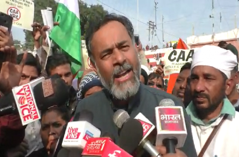 Yogendra Yadav सरकार NRC से पीछे हटी तो ठीक नहीं तो बड़े आंंदोलन तख्ता पलट देते हैं