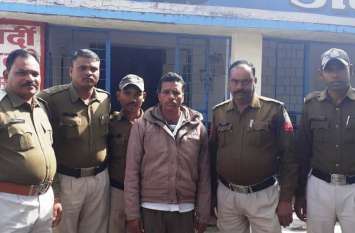 hemp caught by motorcycle trunk मोटरसाइकिल की डिक्की से पकड़ाया 1 किलो 900 ग्राम गांजा