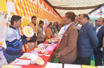107 teachers created interesting teaching materials 107 शिक्षकों ने बनाई रोचक शिक्षण सामग्रियां