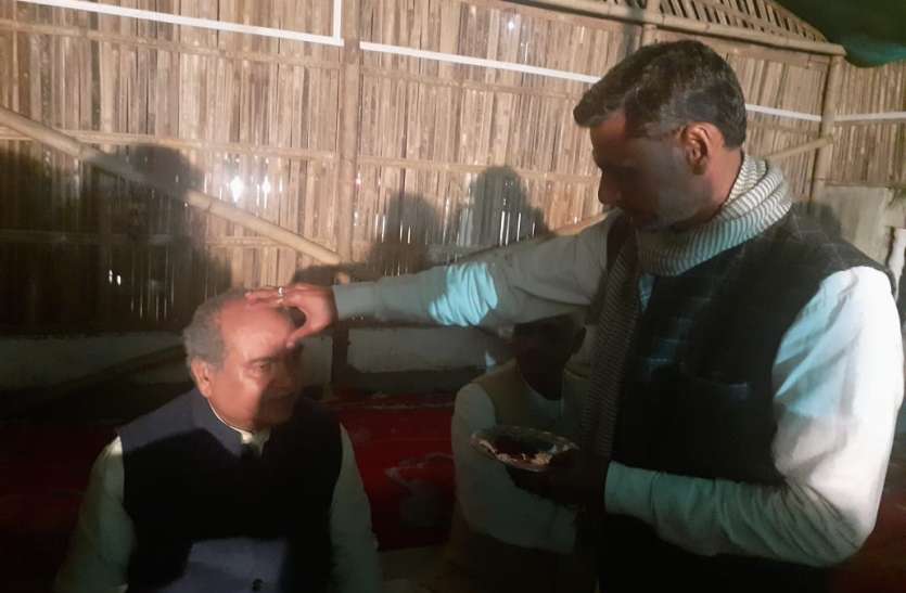 रात 11 बजे कांग्रेस विधायक के निवास पर मिलने पहुंच गए केंद्रीय मंत्री रात 11 बजे कांग्रेस विधायक के निवास पर मिलने पहुंच गए केंद्रीय मंत्री