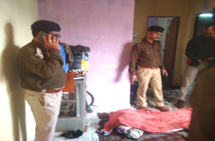 तालपुरी कॉलोनी में तीन लोगों की हत्या, महिला और पुरुष को जलाकर मारा, एक महीने की मासूम का गला घोंटा तालपुरी कॉलोनी में तीन लोगों की हत्या, महिला और पुरुष को जलाकर मारा, एक महीने की मासूम का गला घोंटा