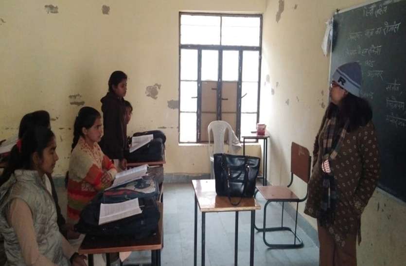माध्यमिक शिक्षा की अतिरिक्त निदेशक ने किया निरीक्षण माध्यमिक शिक्षा की अतिरिक्त निदेशक ने किया निरीक्षण