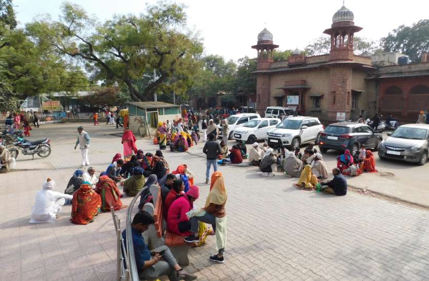 सामान्य चिकित्सालय में करीब 8 से 10 स्वाइन फ्लू के संदिग्ध मरीज सामने आ चुके हैं सामान्य चिकित्सालय में करीब 8 से 10 स्वाइन फ्लू के संदिग्ध मरीज सामने आ चुके हैं