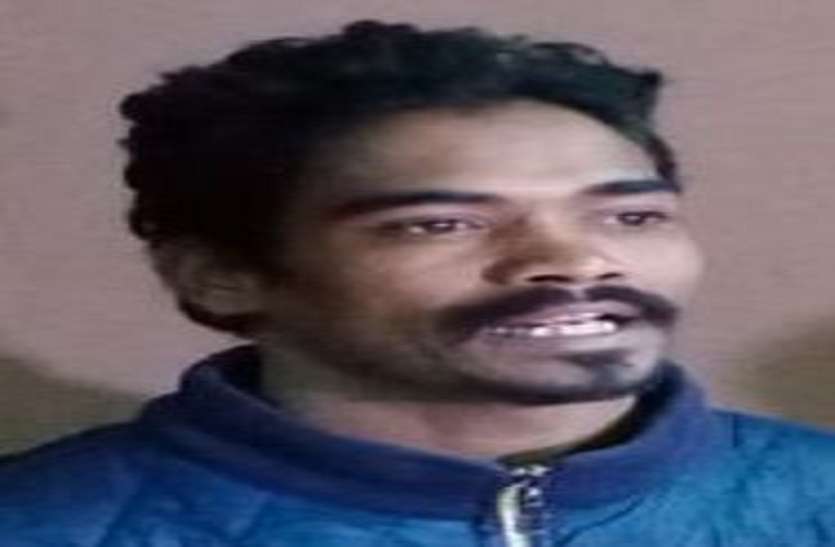 निहाल सिंह हत्याकांड खुलासा: मामूली बात पर गोदा था चाकू से,आरोपी दबोचा दूसरे की तलाश निहाल सिंह हत्याकांड खुलासा: मामूली बात पर गोदा था चाकू से,आरोपी दबोचा दूसरे की तलाश